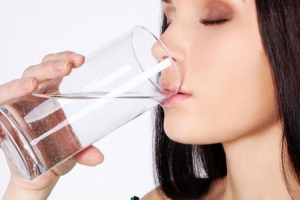 Tại sao nên uống đủ nước mỗi ngày?